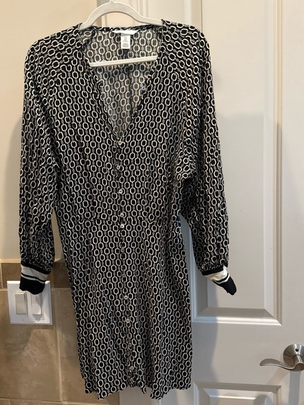 H&M Black and White Chain-Print Long Sleeve Dress old money and timeless